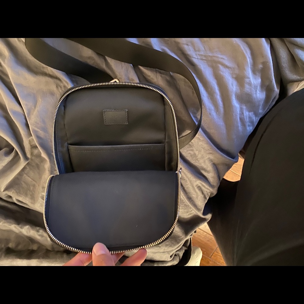 Louis Vuitton graphite sling bag - Picture 4 of 6